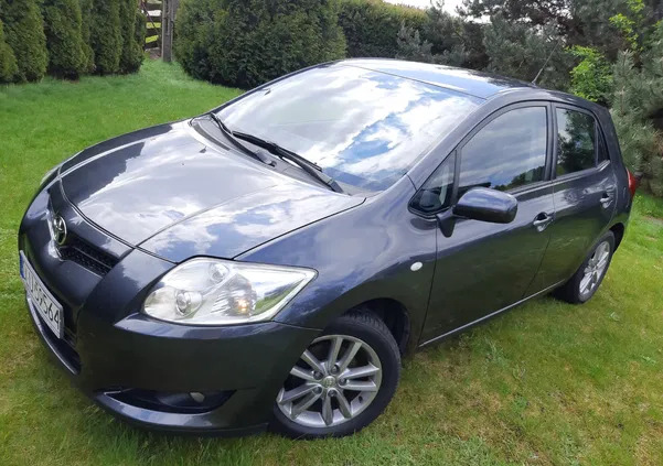 wałcz Toyota Auris cena 28800 przebieg: 137800, rok produkcji 2010 z Wałcz